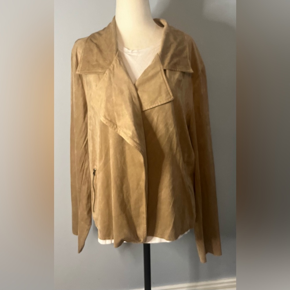 ONE Womans Tan Colored Jacket w/ Fake Pockets!!